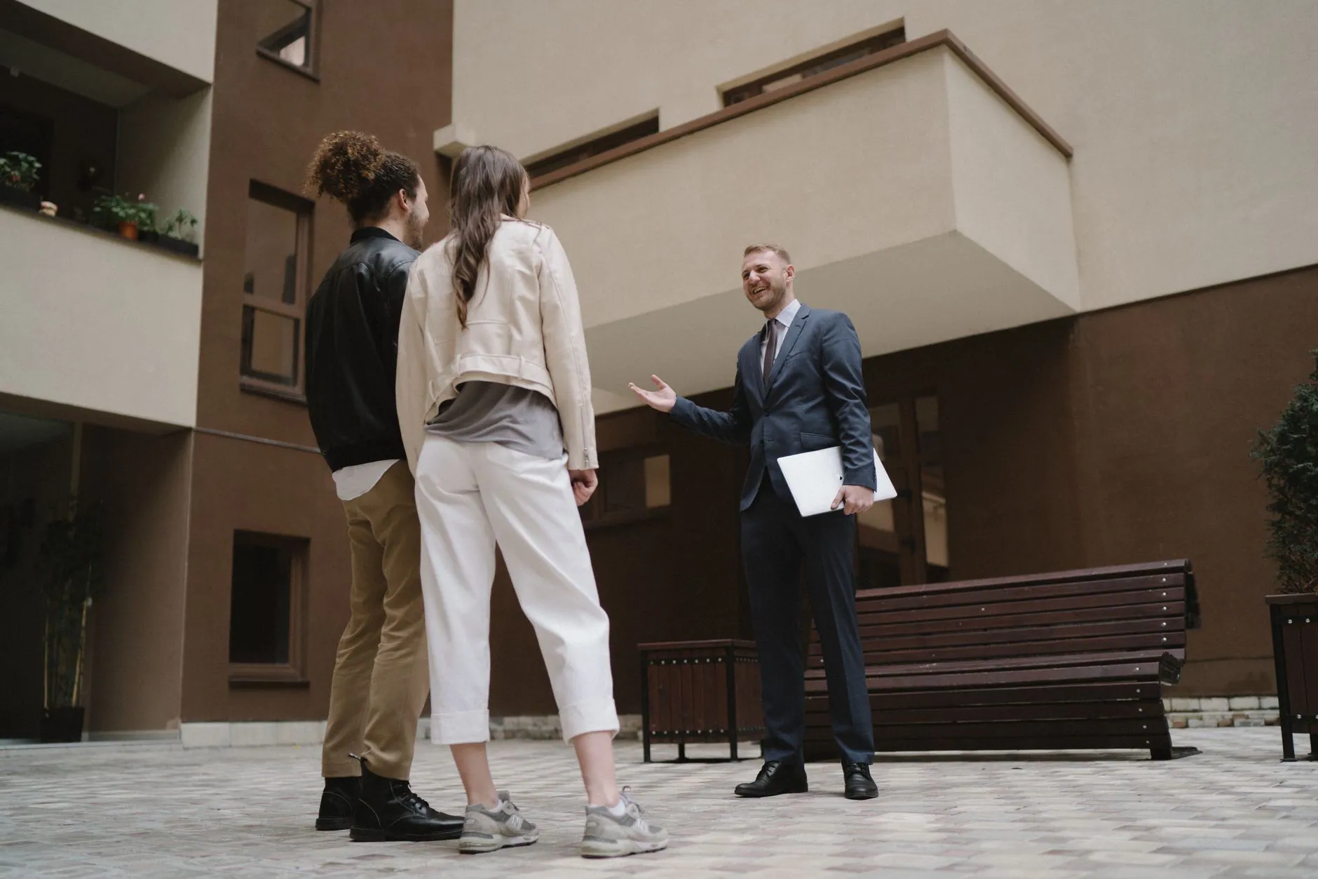 How to Choose an Agent for F-5 Permanent Residence in Korea
